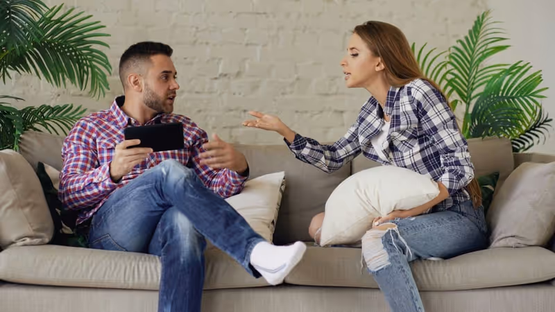 Why my boyfriend keeps looking at the same girl on Instagram: signs that might affect your relationship